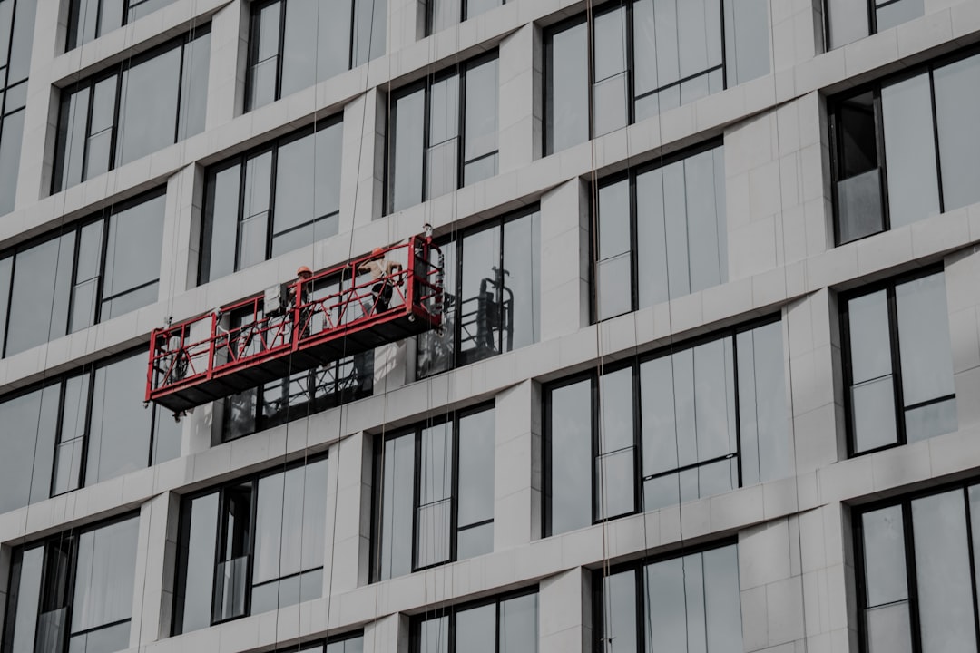 Window Cleaning with Platform Lift Prague β Safe Work at Height